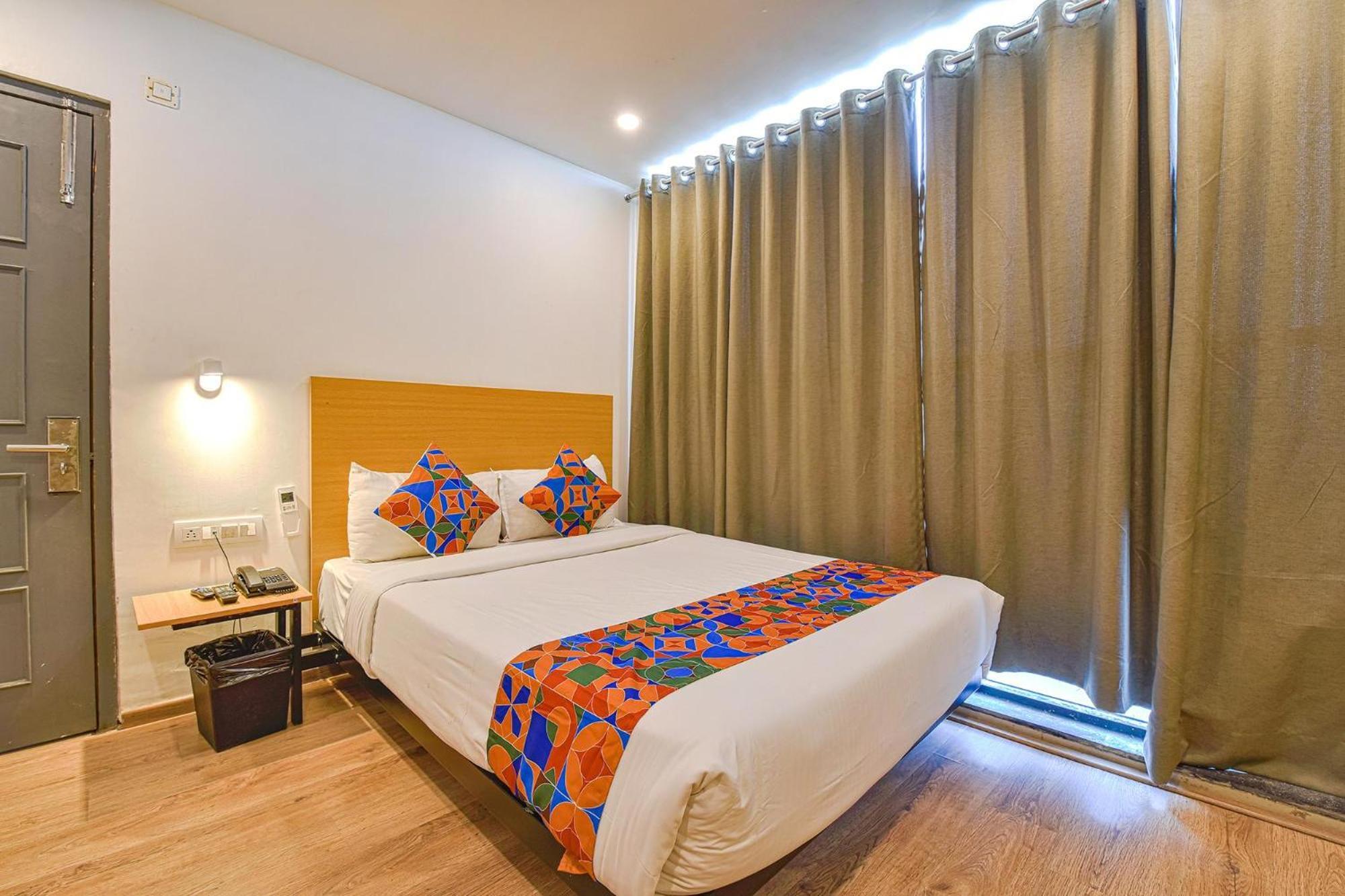 Fabhotel Ny Townhouse อาเมดาบัด ภายนอก รูปภาพ