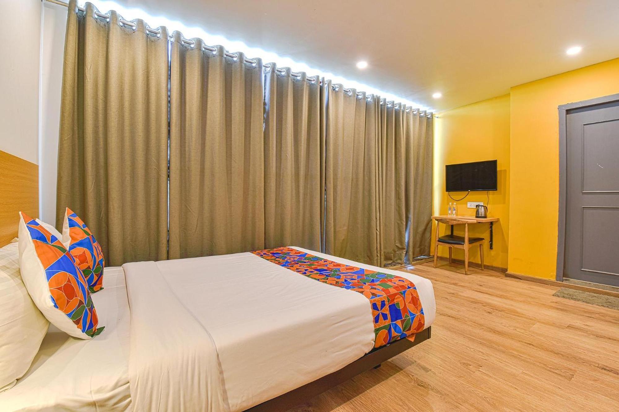 Fabhotel Ny Townhouse อาเมดาบัด ภายนอก รูปภาพ