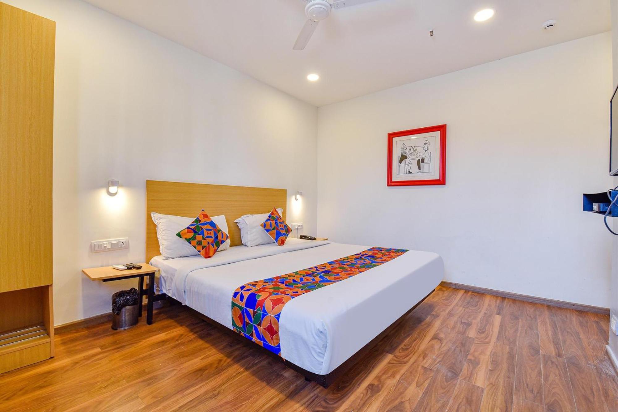 Fabhotel Ny Townhouse อาเมดาบัด ภายนอก รูปภาพ