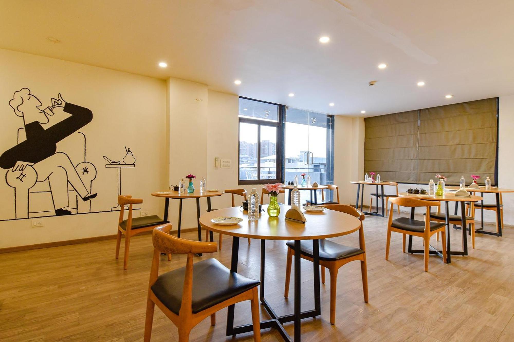 Fabhotel Ny Townhouse อาเมดาบัด ภายนอก รูปภาพ