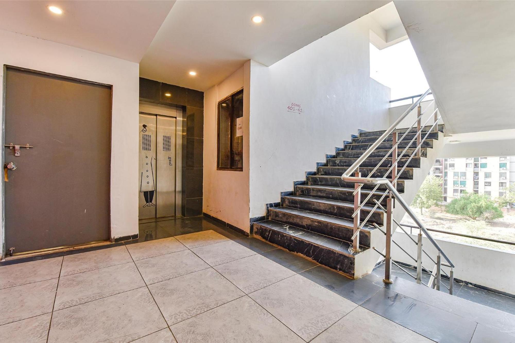 Fabhotel Ny Townhouse อาเมดาบัด ภายนอก รูปภาพ