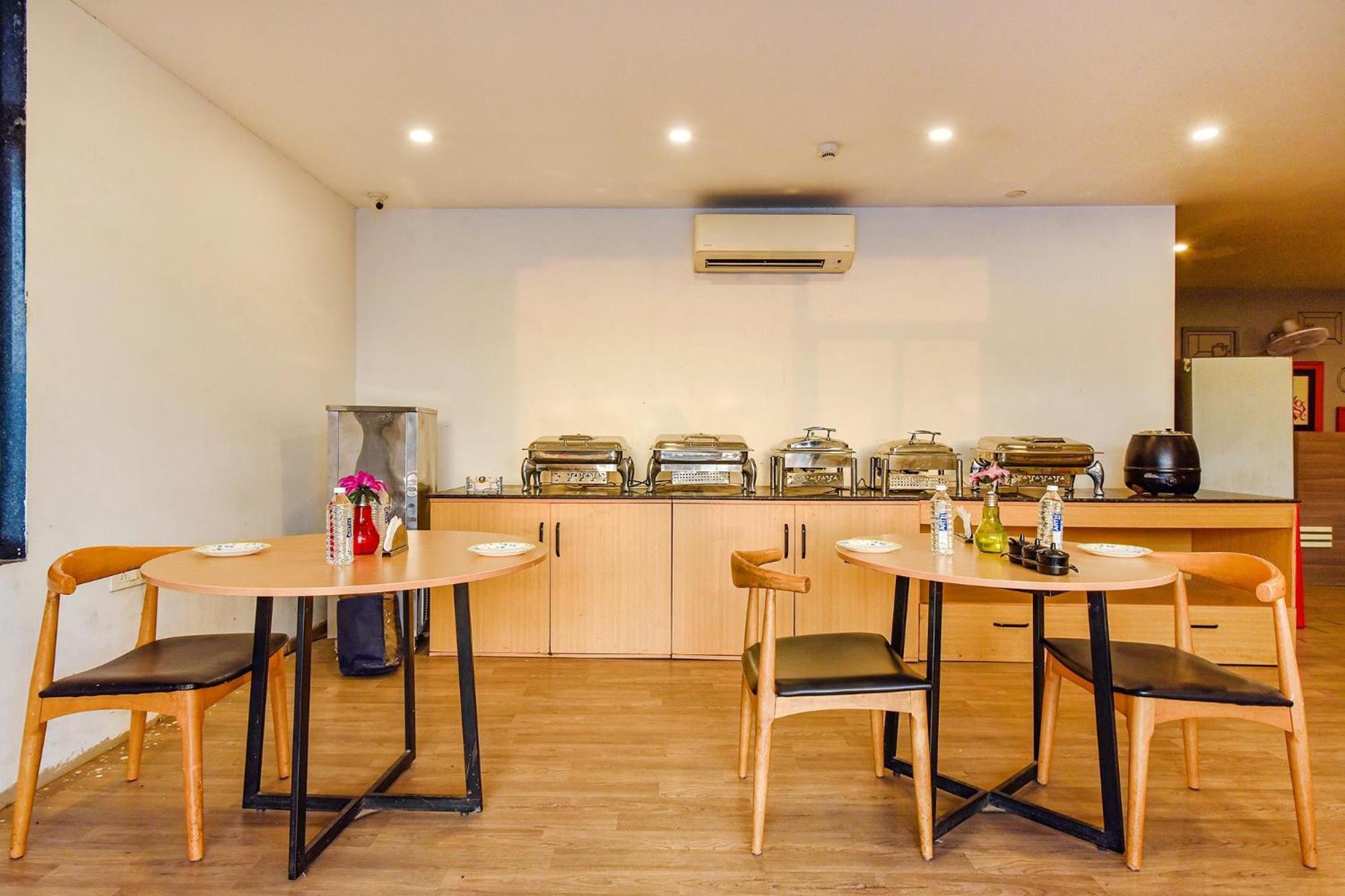 Fabhotel Ny Townhouse อาเมดาบัด ภายนอก รูปภาพ
