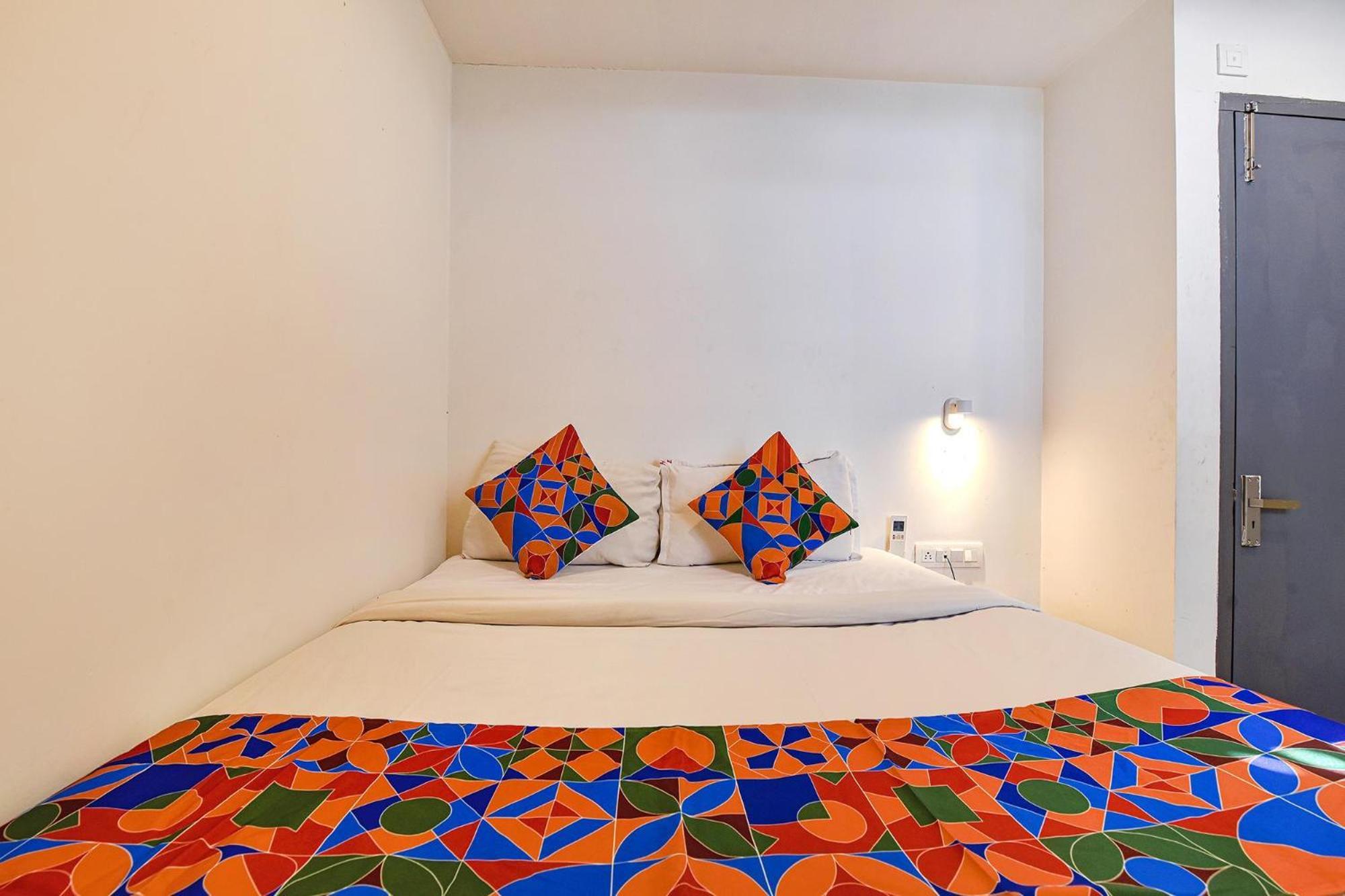 Fabhotel Ny Townhouse อาเมดาบัด ภายนอก รูปภาพ