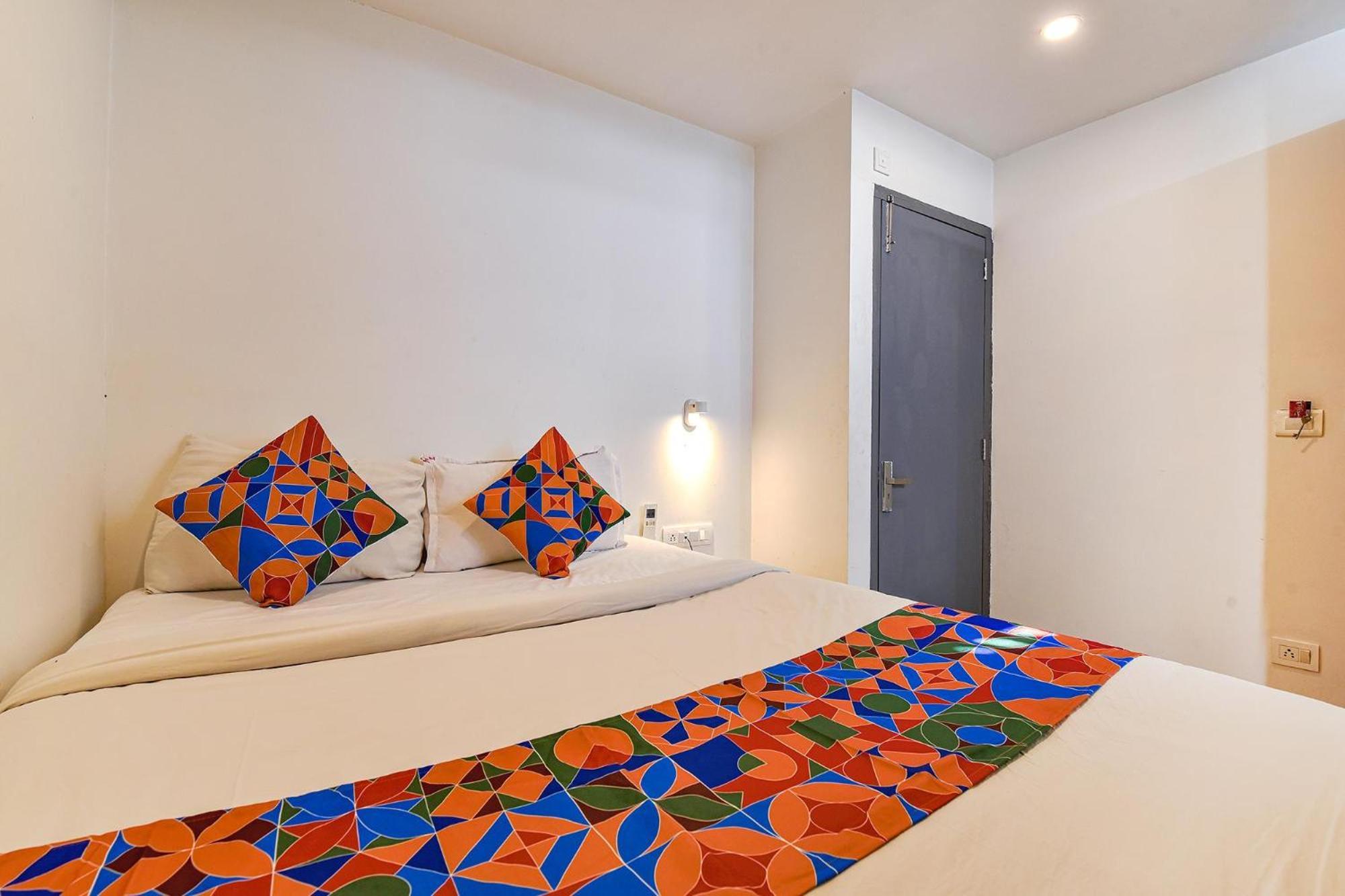 Fabhotel Ny Townhouse อาเมดาบัด ภายนอก รูปภาพ