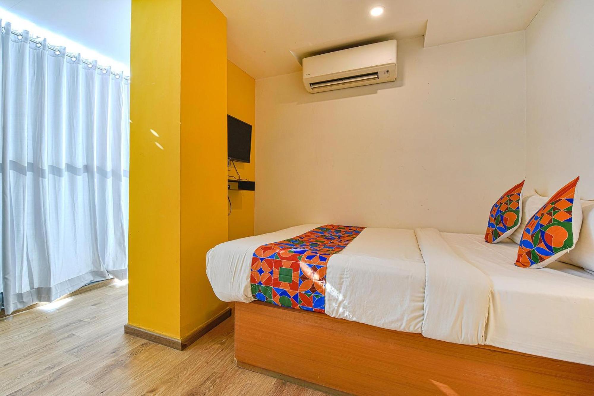 Fabhotel Ny Townhouse อาเมดาบัด ภายนอก รูปภาพ