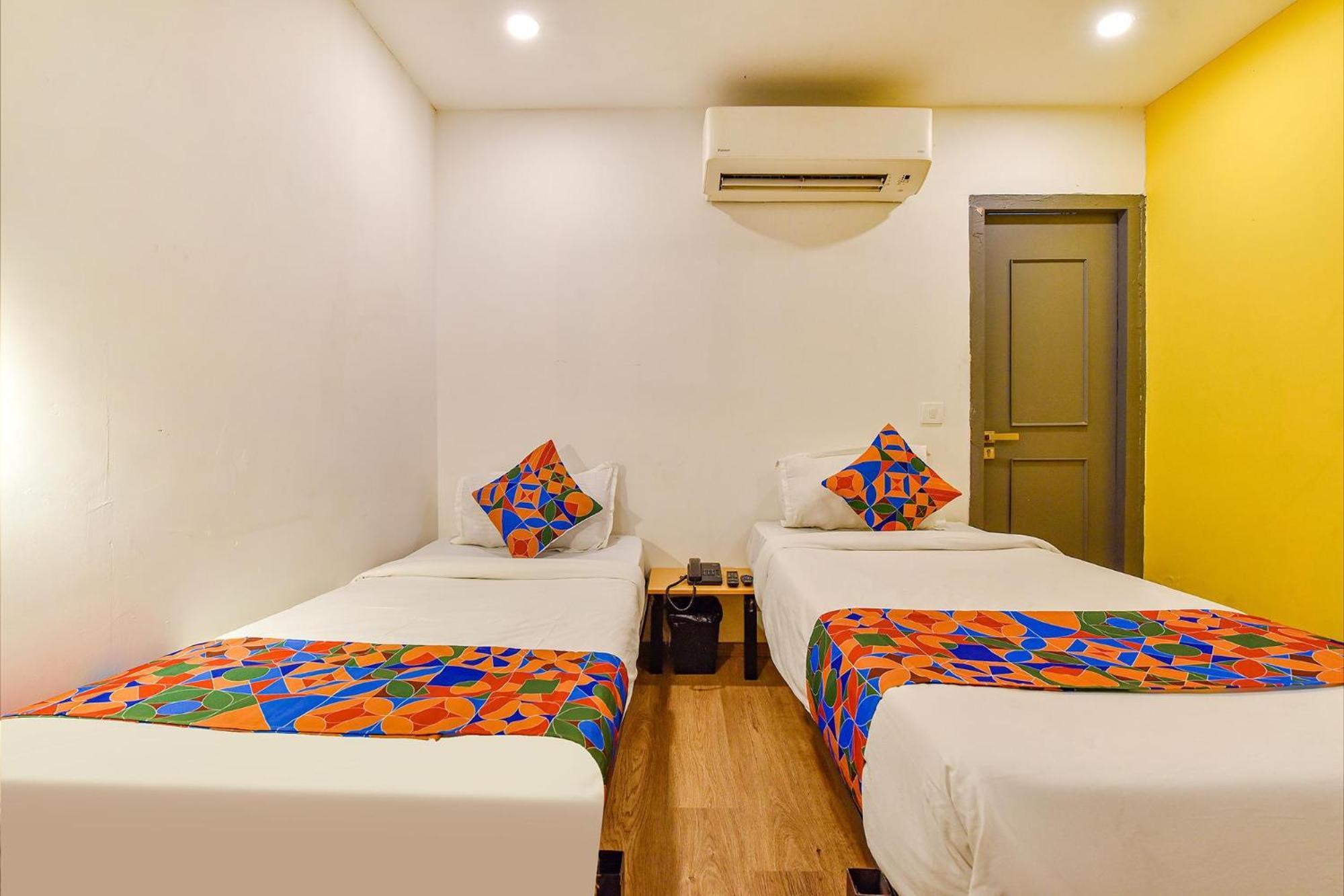 Fabhotel Ny Townhouse อาเมดาบัด ภายนอก รูปภาพ