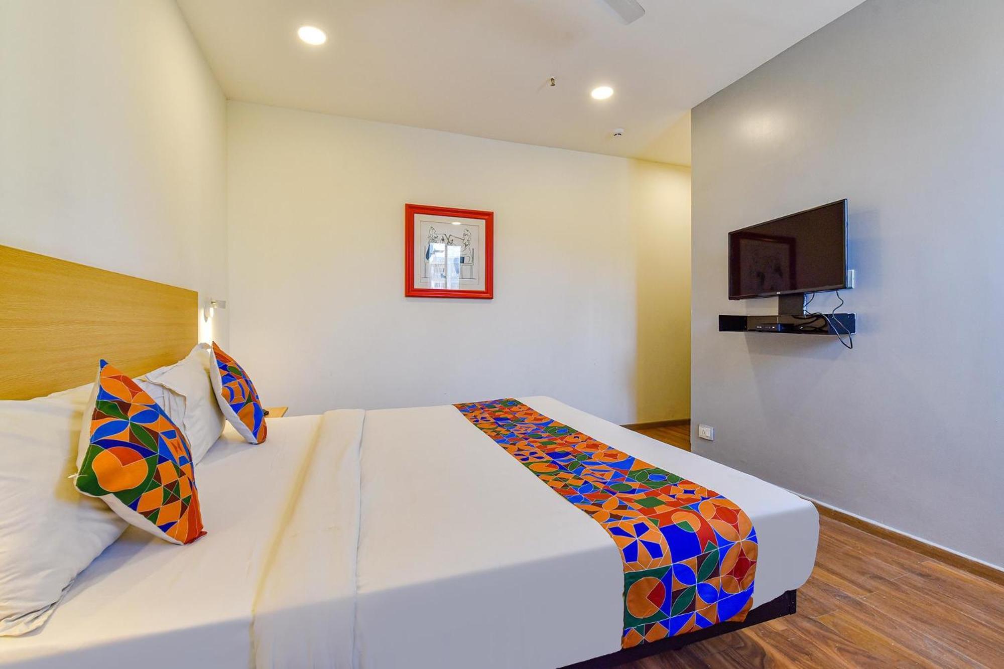 Fabhotel Ny Townhouse อาเมดาบัด ภายนอก รูปภาพ