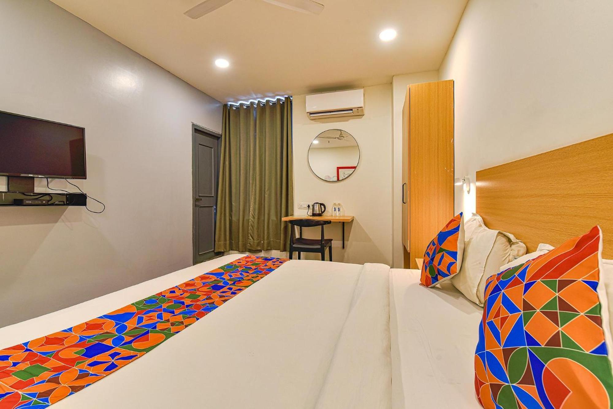 Fabhotel Ny Townhouse อาเมดาบัด ภายนอก รูปภาพ