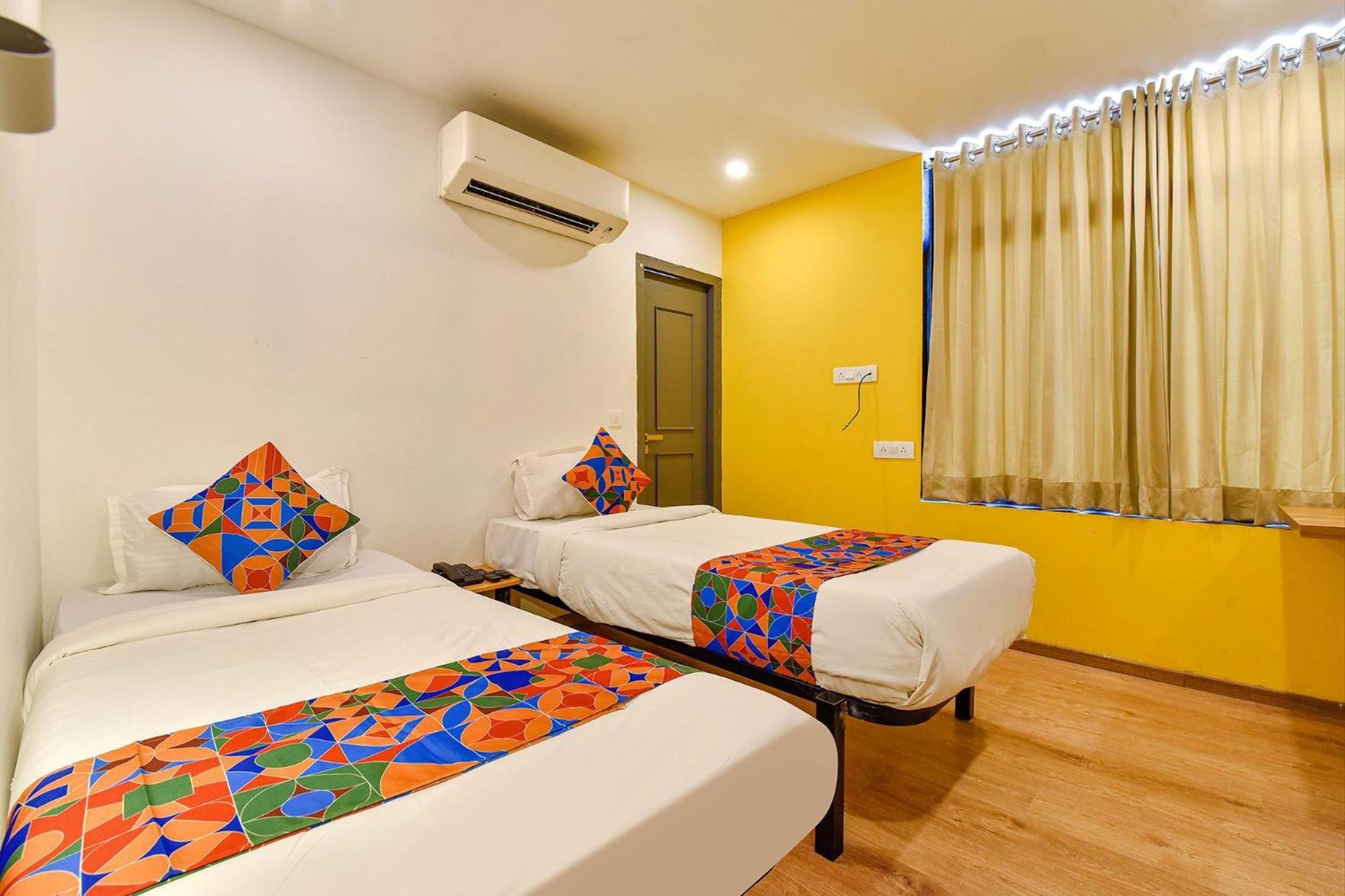 Fabhotel Ny Townhouse อาเมดาบัด ภายนอก รูปภาพ