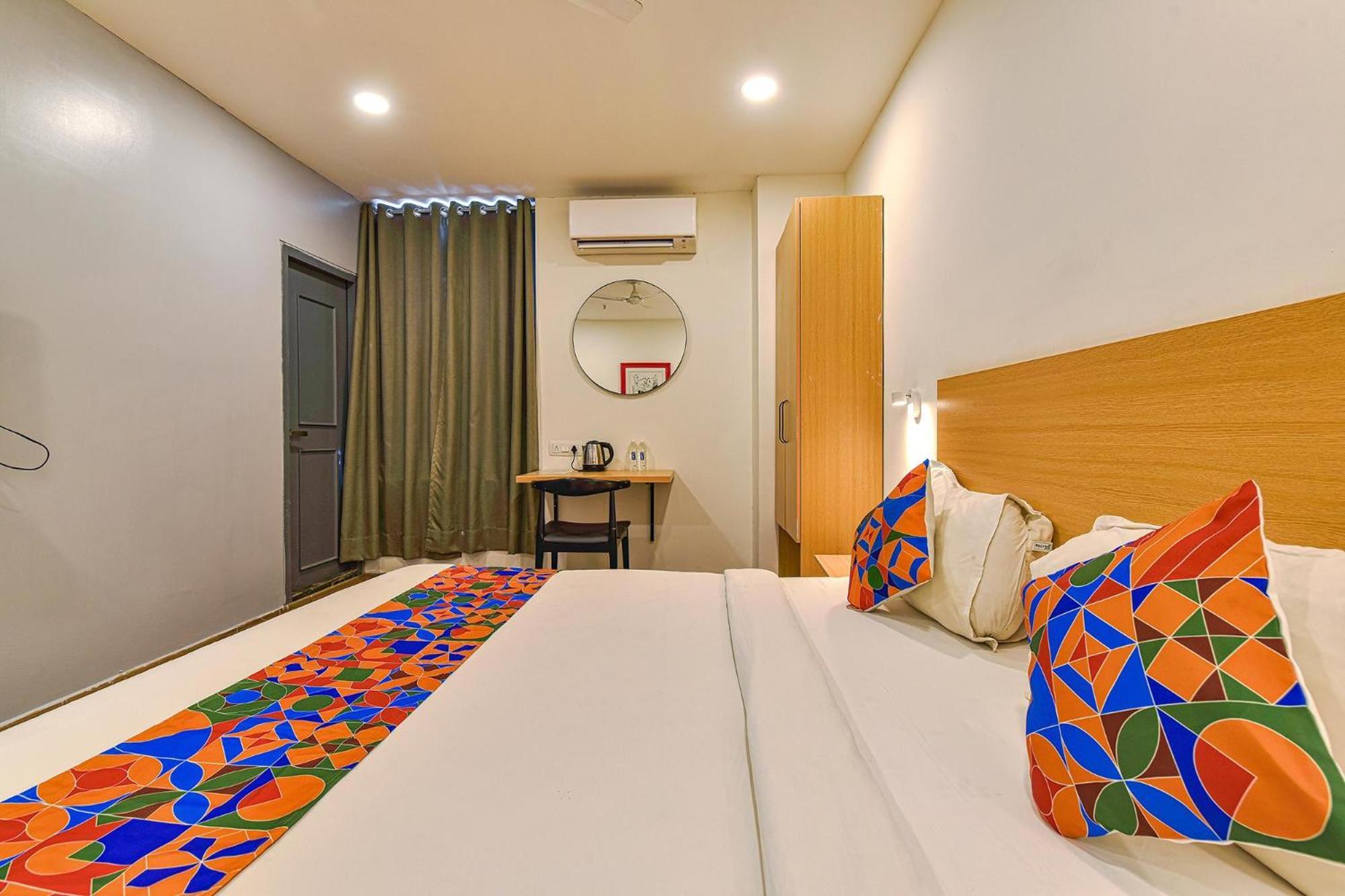 Fabhotel Ny Townhouse อาเมดาบัด ภายนอก รูปภาพ