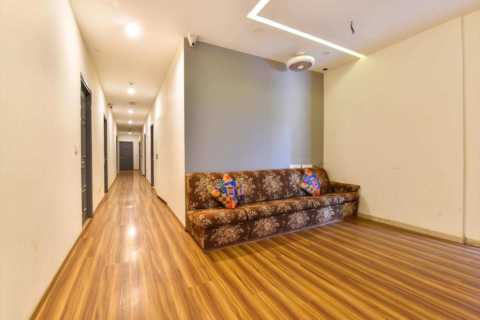 Fabhotel Ny Townhouse อาเมดาบัด ภายนอก รูปภาพ