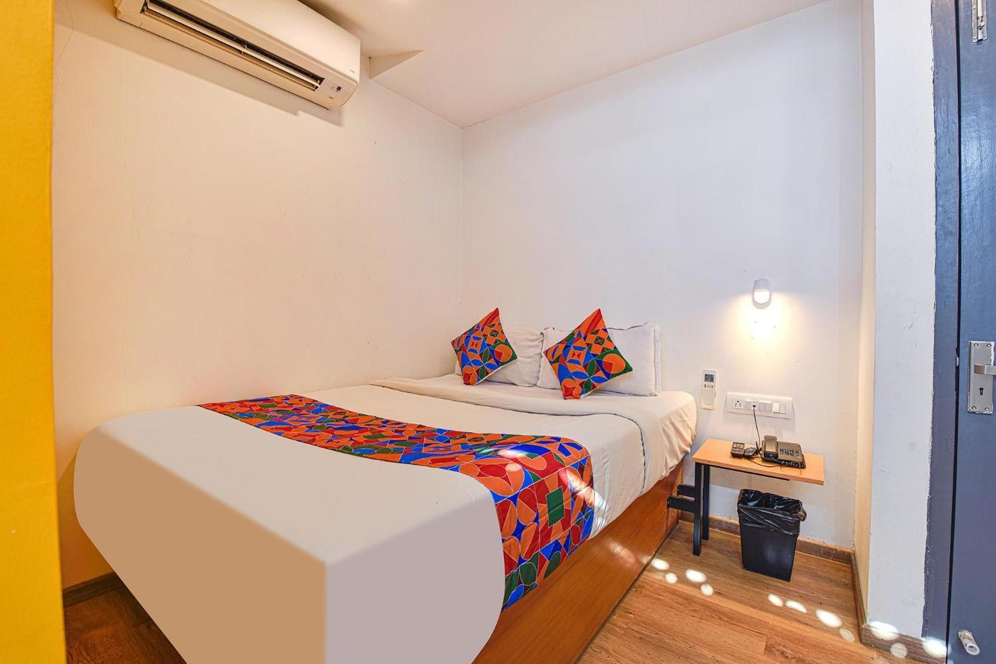 Fabhotel Ny Townhouse อาเมดาบัด ภายนอก รูปภาพ