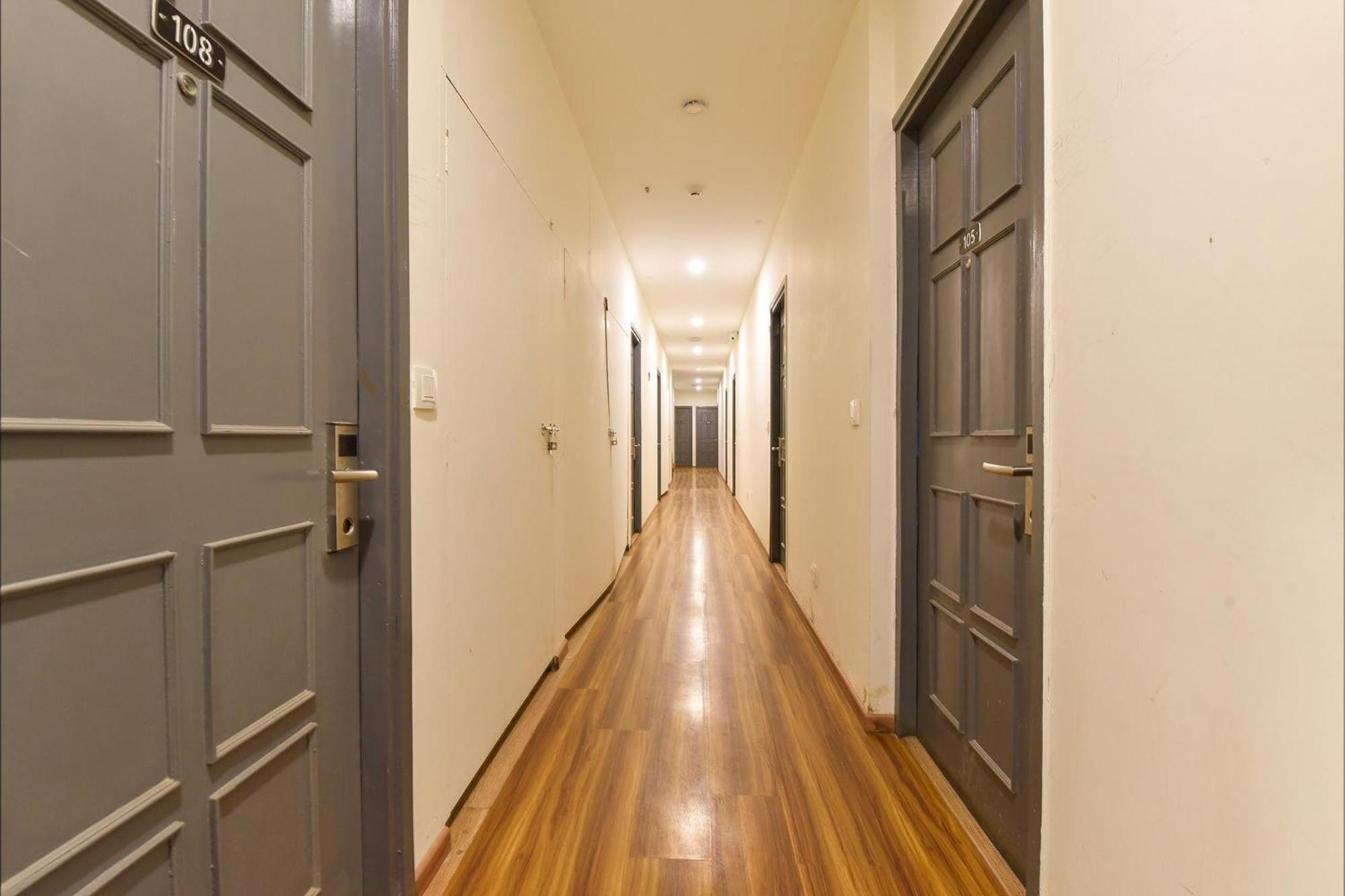 Fabhotel Ny Townhouse อาเมดาบัด ภายนอก รูปภาพ