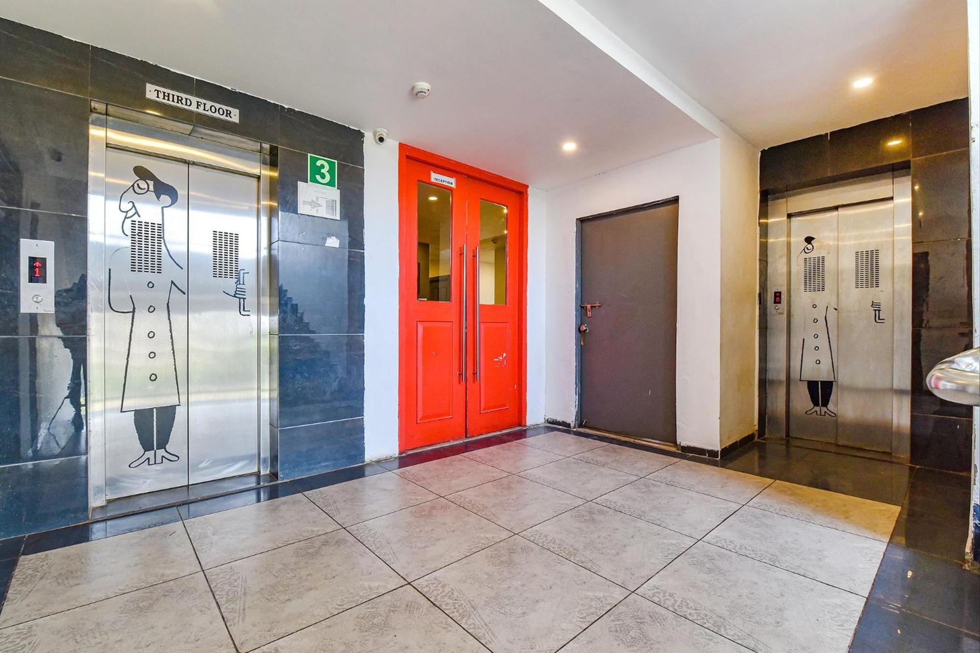 Fabhotel Ny Townhouse อาเมดาบัด ภายนอก รูปภาพ